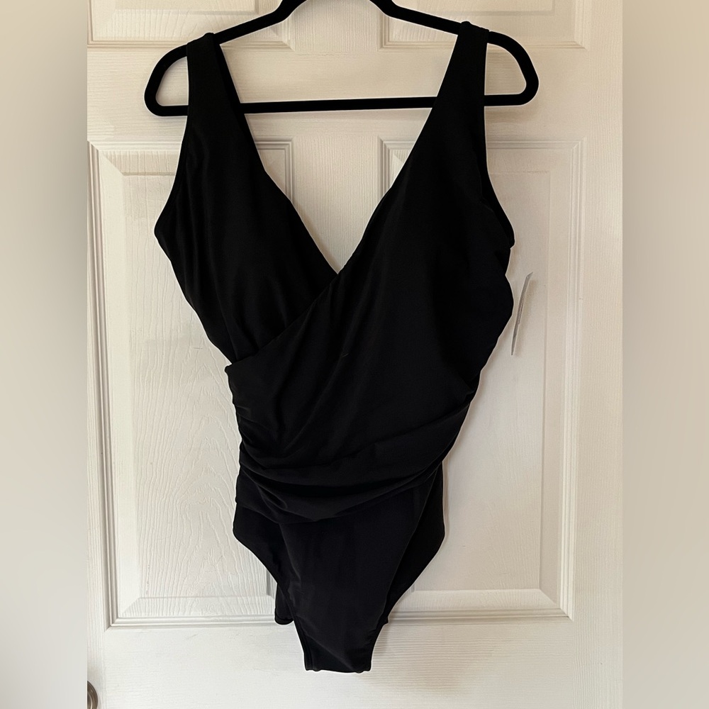 L.L.Bean Sun blocking/Slimming Tank/Swim Suit Lycra Sz 18 Black NWT